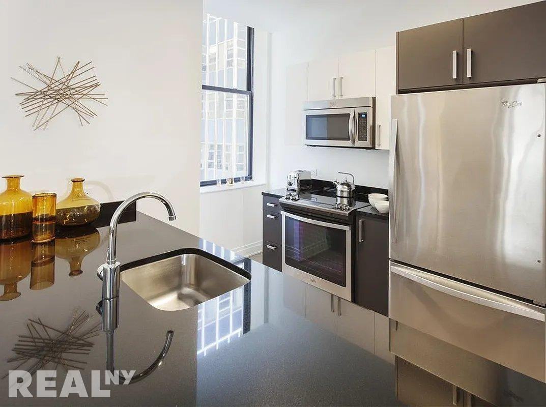 Pine St #2309 - Photo 2 of 5