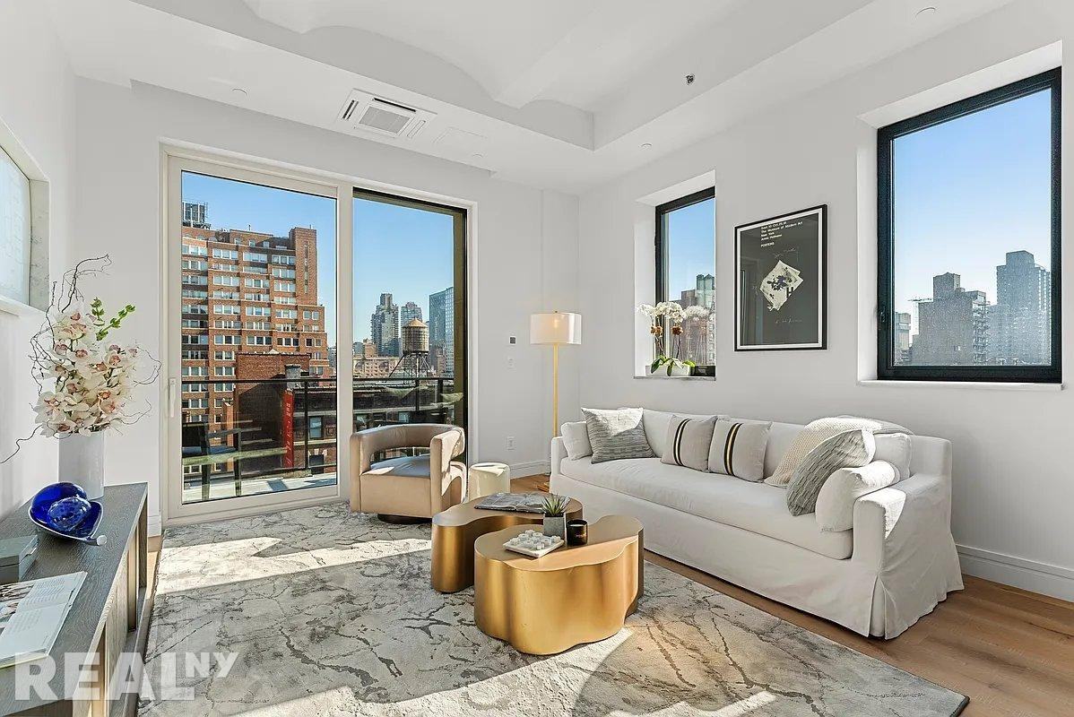 E 61st St #904 - Photo 2 of 12