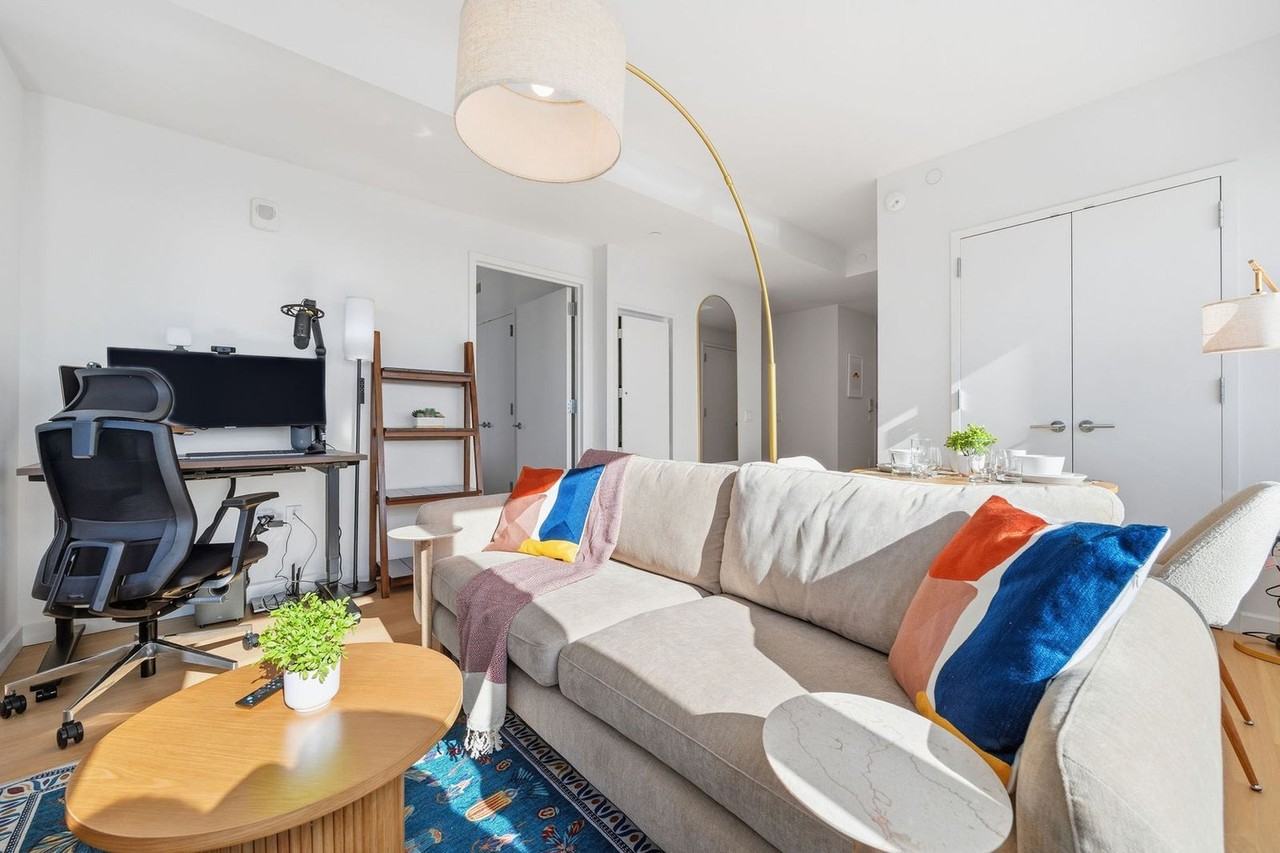 16 Dupont St #1471252P - Photo 5 of 35