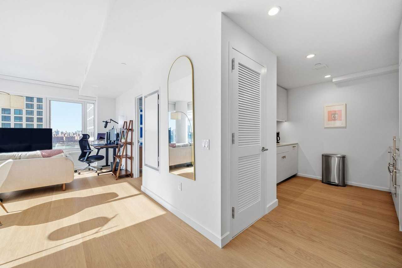 16 Dupont St #1471252P - Photo 6 of 35