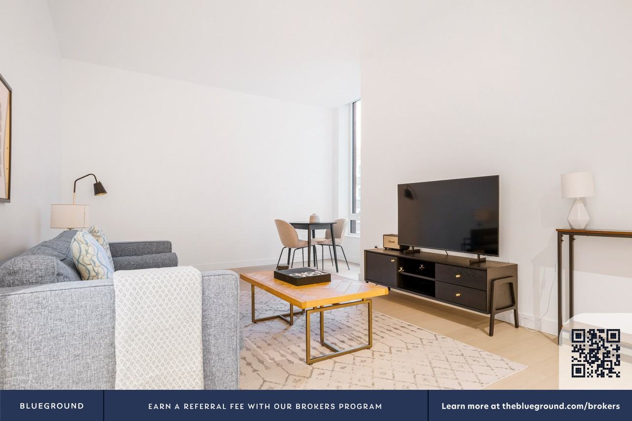 390 Harrison Avenue - Photo 5 of 44