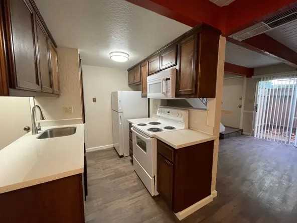 F Street (2422) - Photo 4 of 15