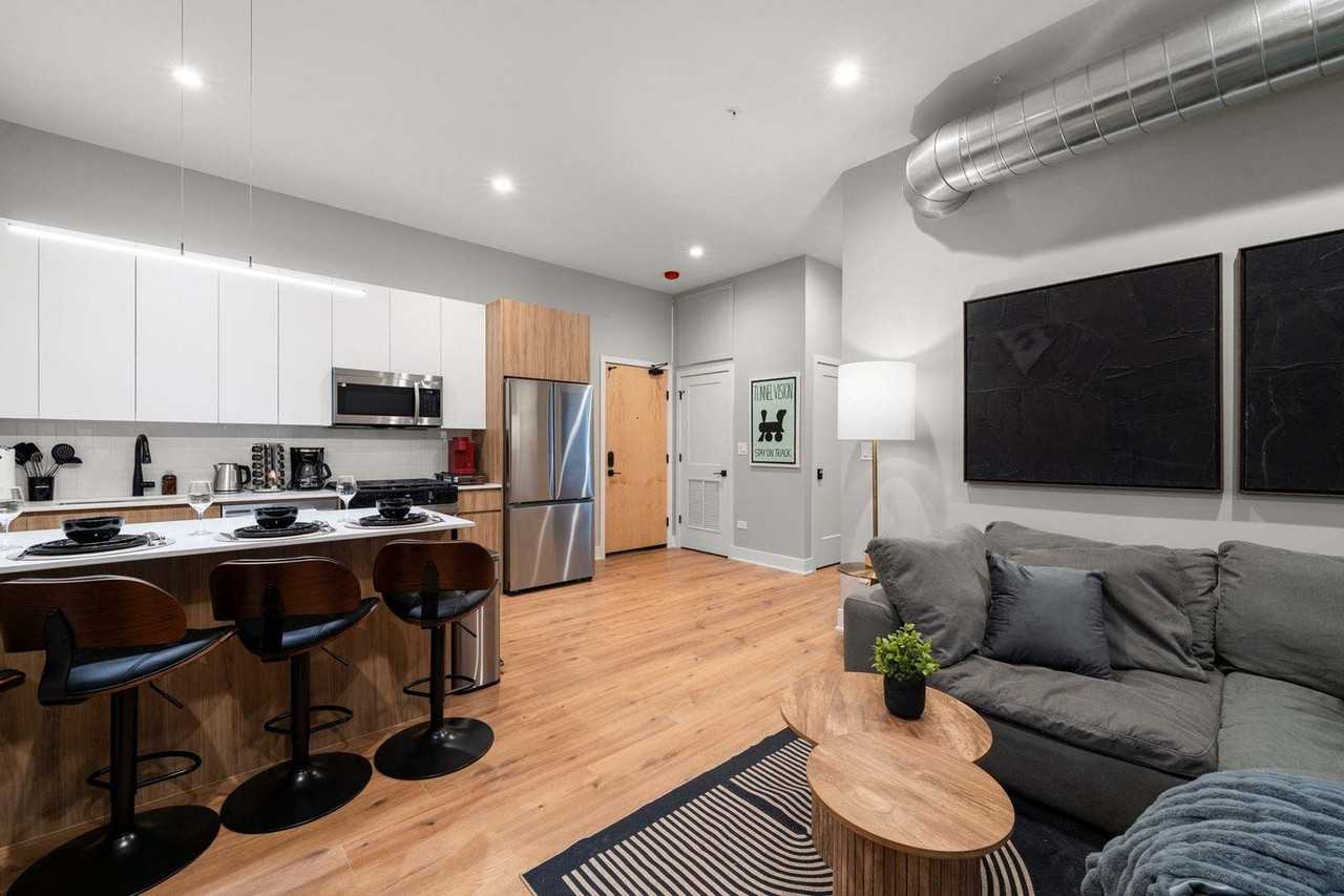 6044 N Winthrop Ave #1359788P - Photo 2 of 43