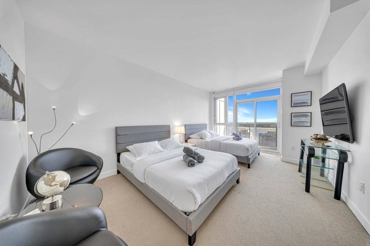 10 Capreol Crt #1388896P - Photo 4 of 36