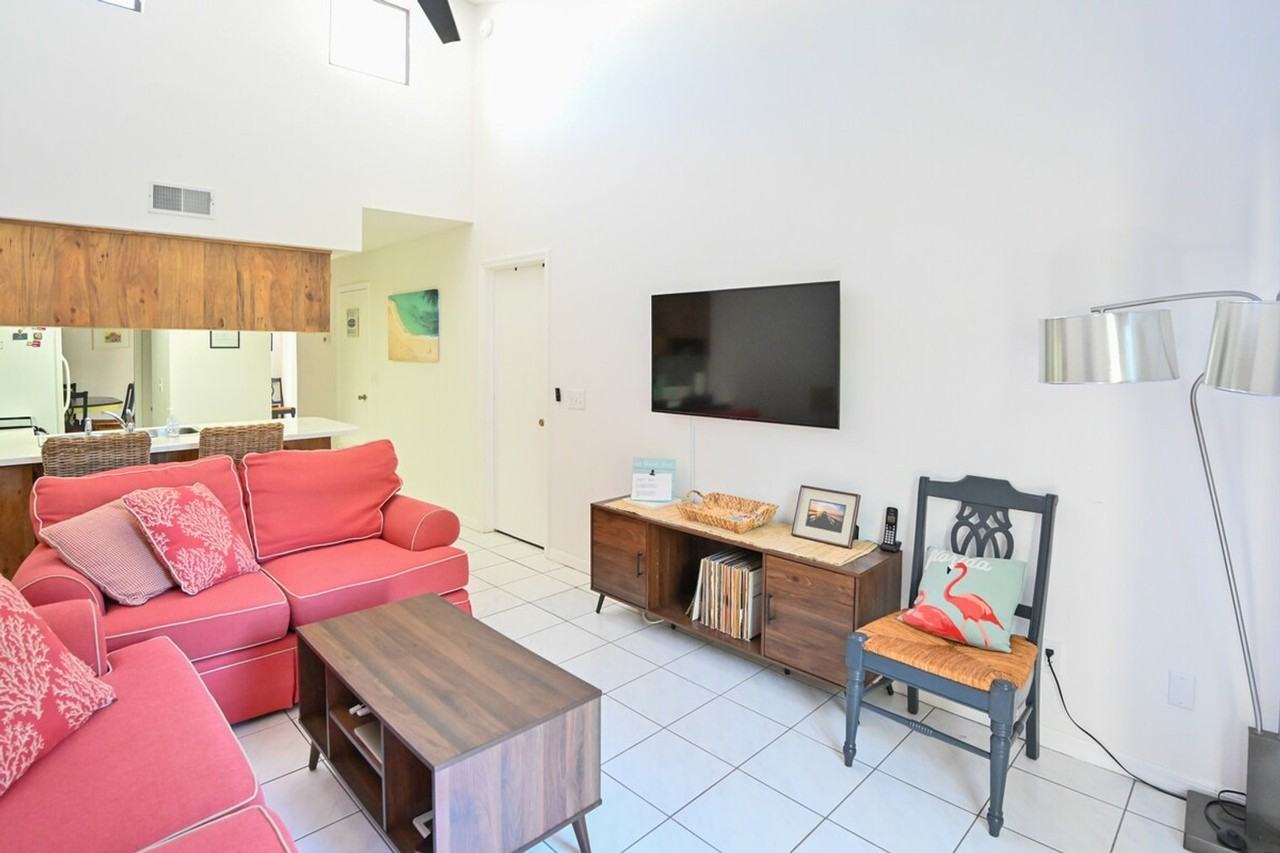 301 Markley Ct #1385910P - Photo 4 of 31