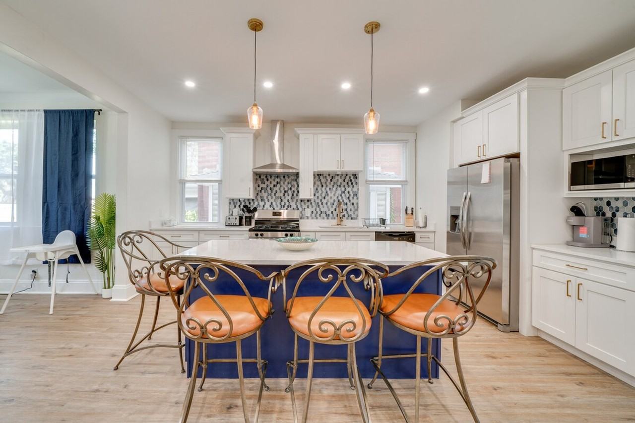 2633 Broadway Ave #1385991P - Photo 2 of 29