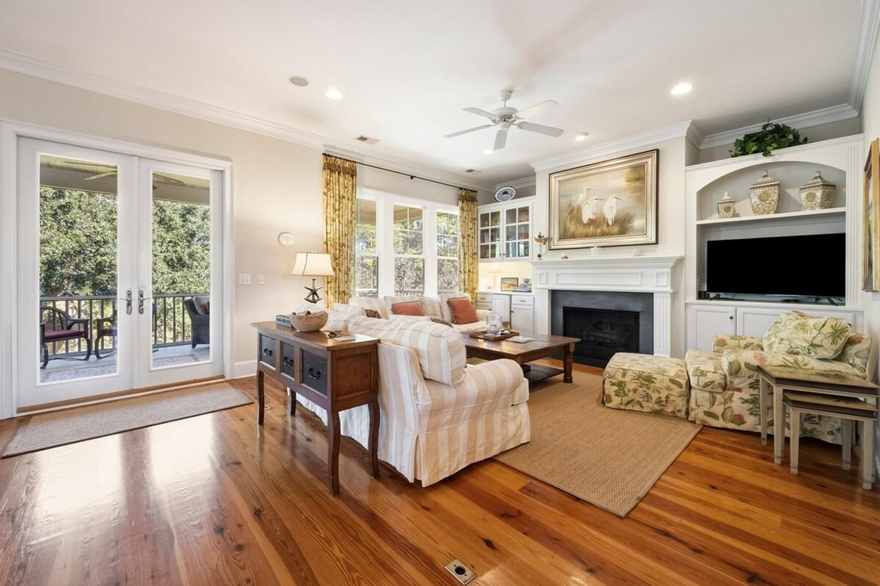 190 Whiting Ln #1465810P - Photo 3 of 37