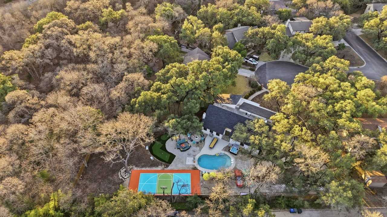 5422 Lancashire Dr #1466130P - Photo 7 of 50