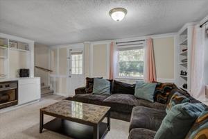 featured image of 102A White Oak Dr