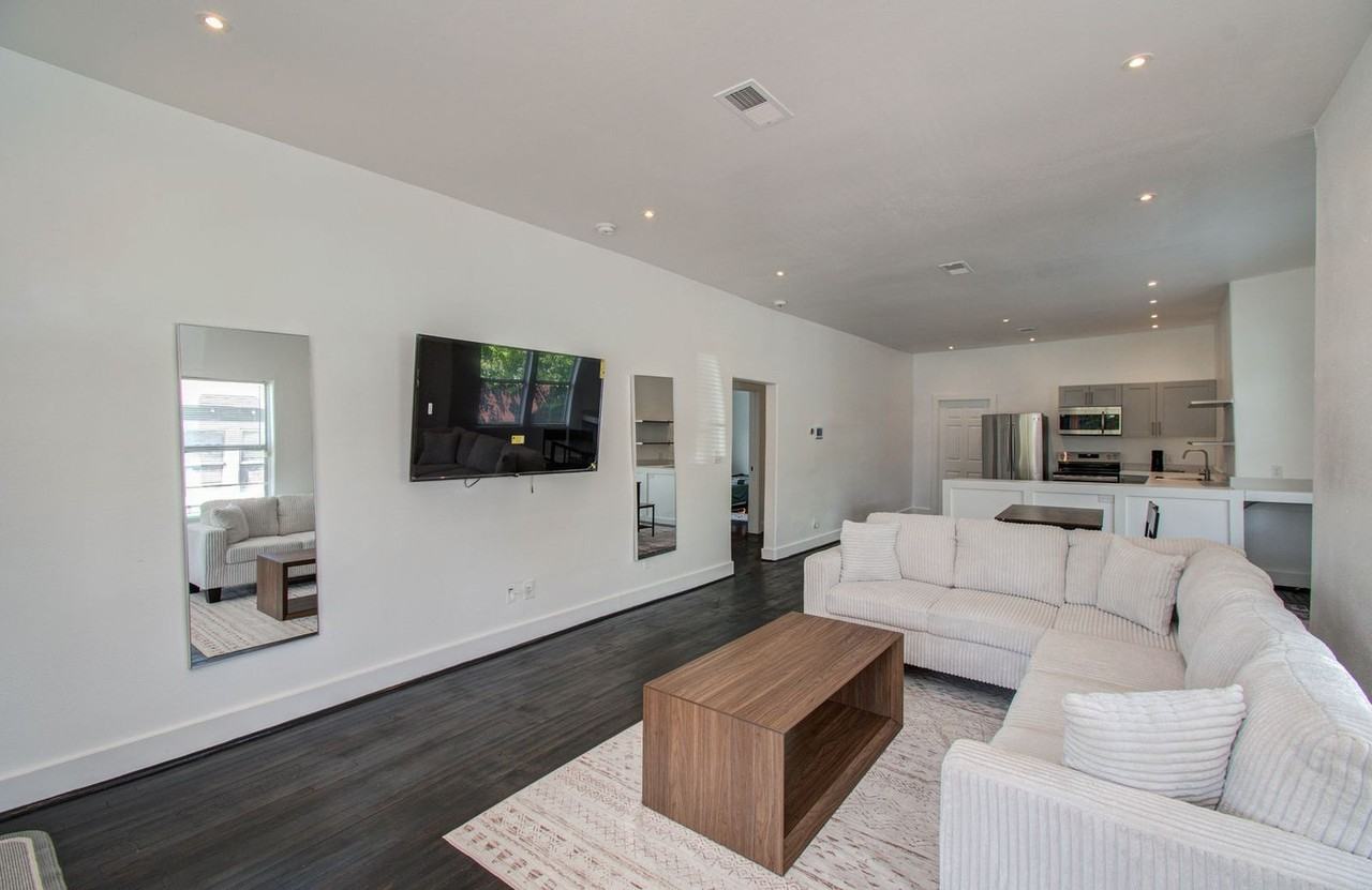 3309 Webster St #1472545P - Photo 2 of 14