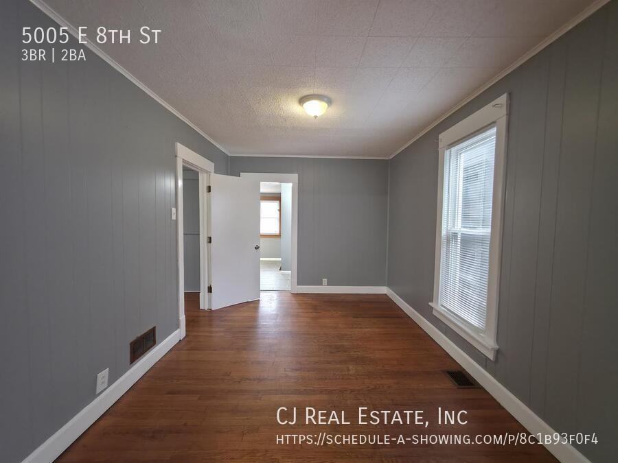 5005 E 8th St - Photo 4 of 11