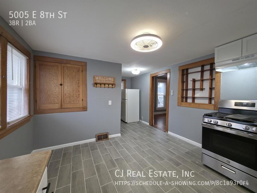 5005 E 8th St - Photo 6 of 11