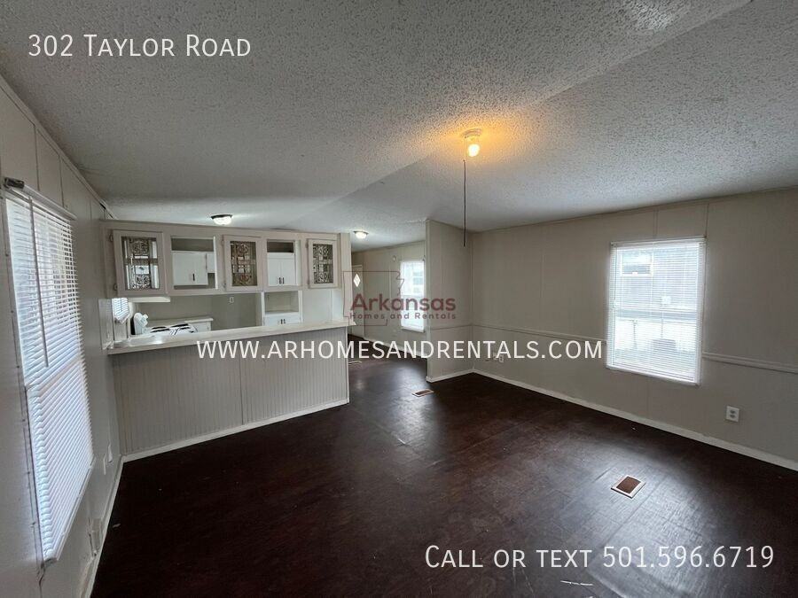 302 Taylor Rd - Photo 3 of 12