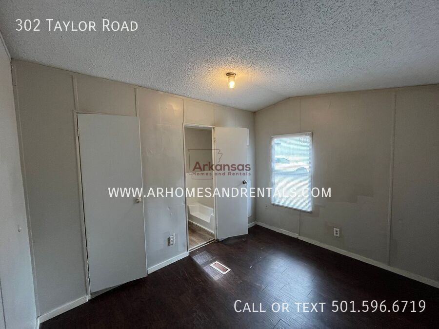 302 Taylor Rd - Photo 5 of 12