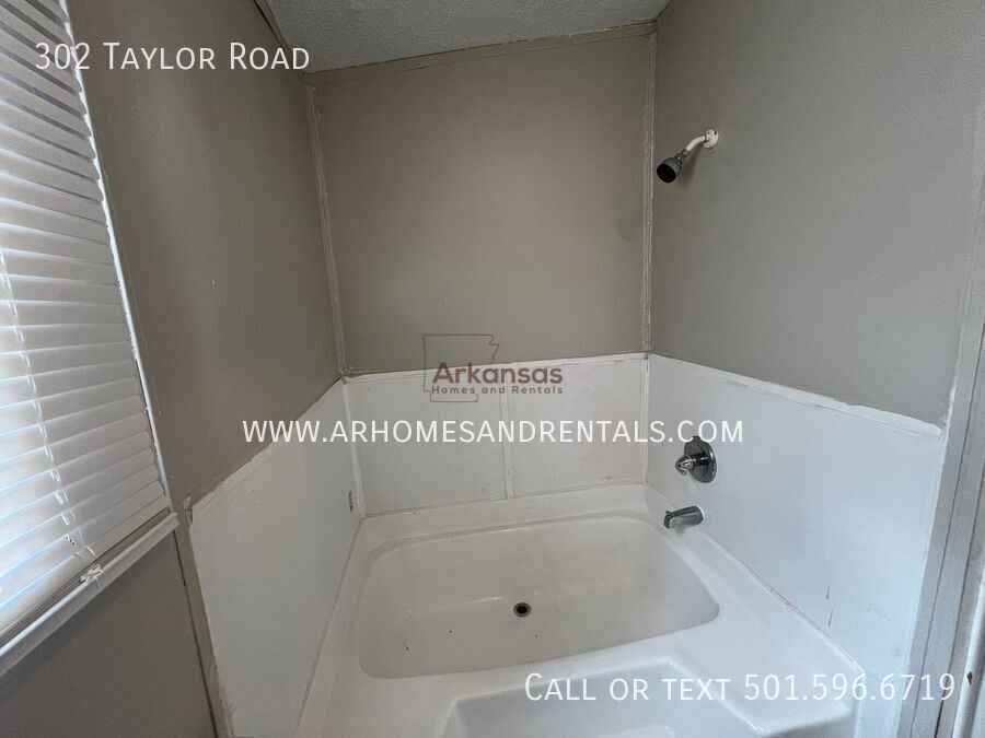 302 Taylor Rd - Photo 6 of 12