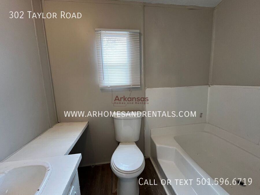 302 Taylor Rd - Photo 7 of 12