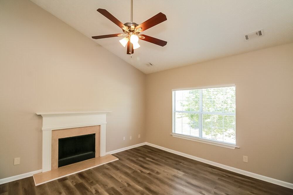 4420 Roche St - Photo 5 of 17