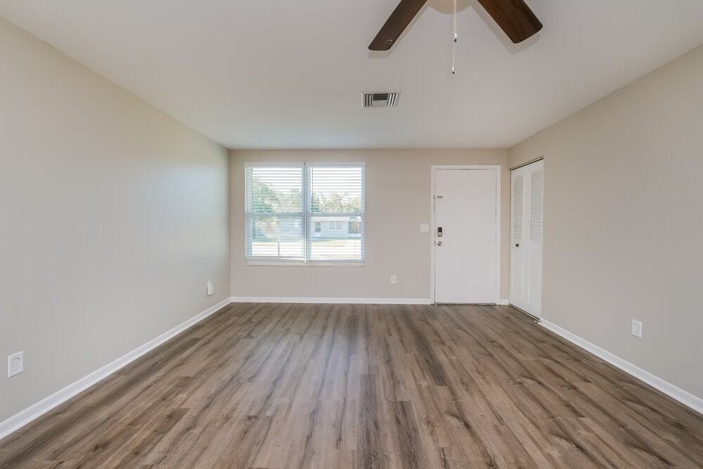 9499 Hayes St - Photo 3 of 16