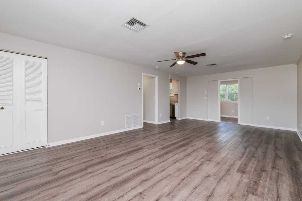 9499 Hayes St - Photo 4 of 16