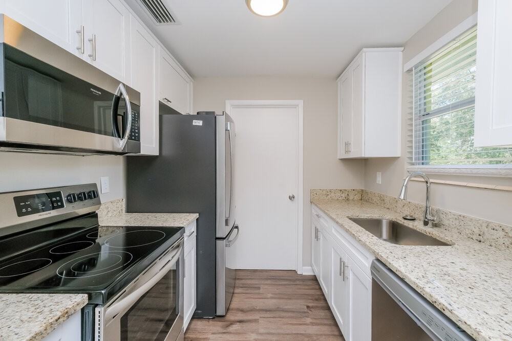 9499 Hayes St - Photo 6 of 16