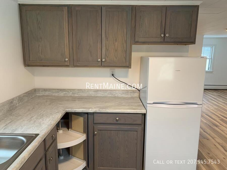 1084 School St #2 - Photo 4 of 11