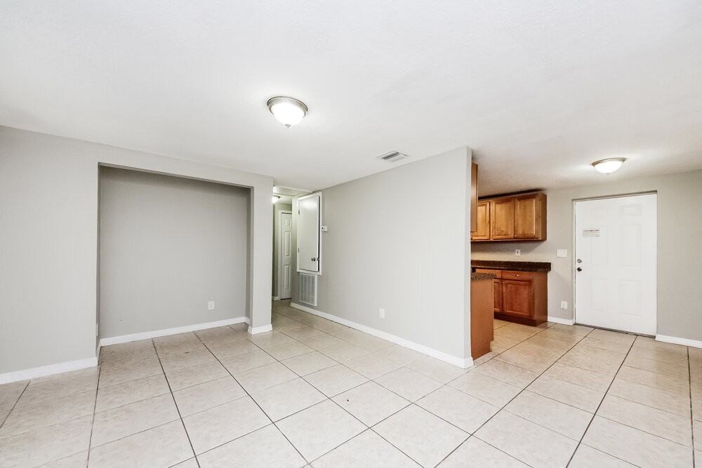 302 Spring Lake Cir - Photo 5 of 15