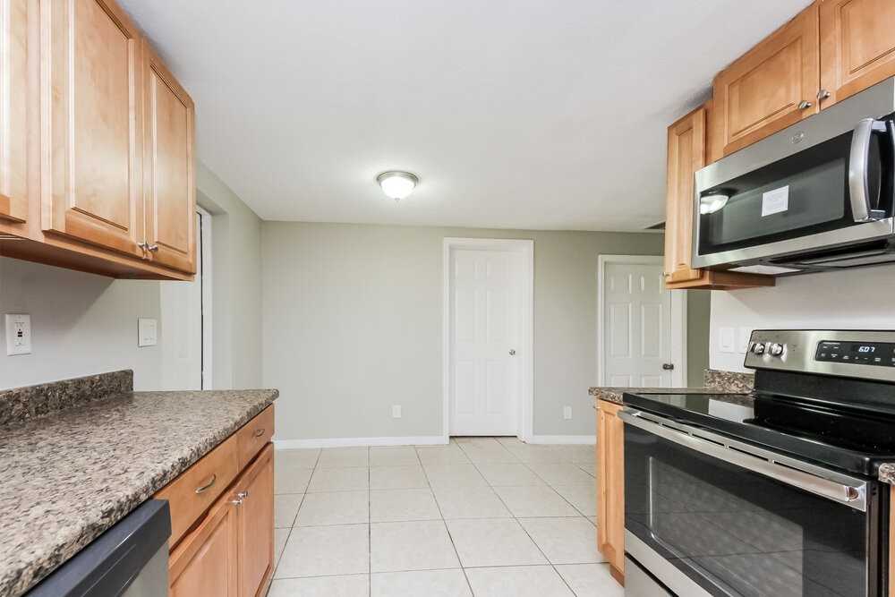 302 Spring Lake Cir - Photo 7 of 15