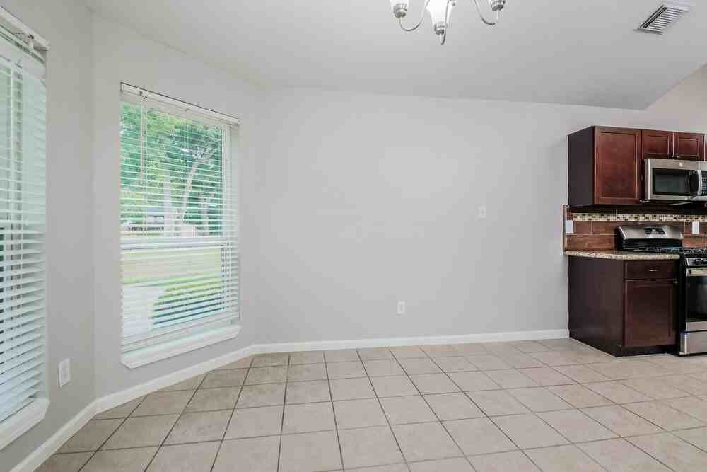 22711 Bridgewater Dr - Photo 6 of 16