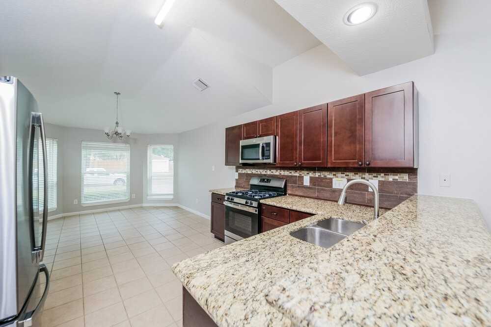 22711 Bridgewater Dr - Photo 7 of 16