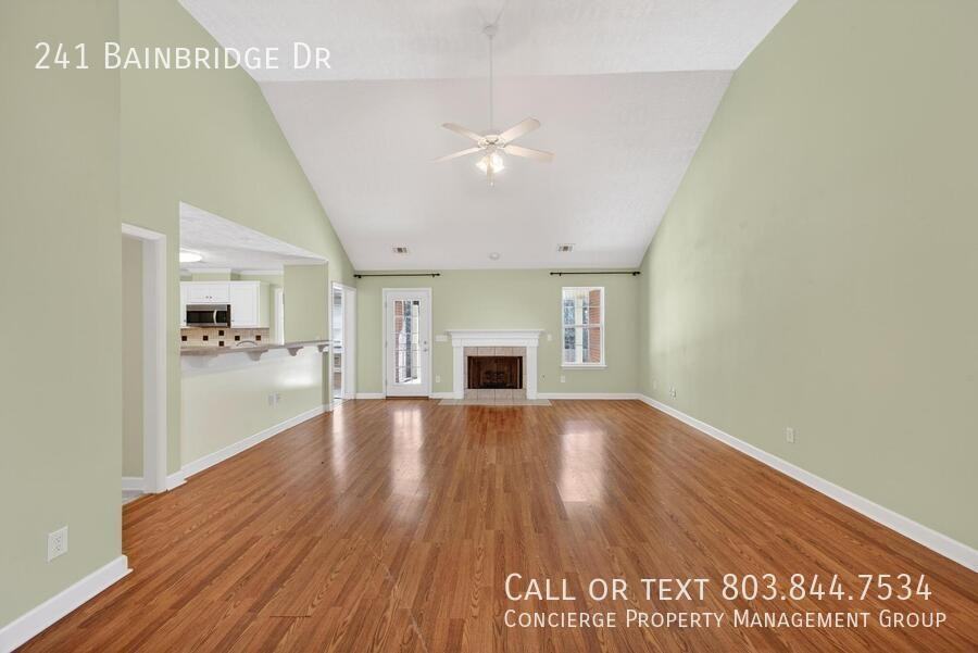 241 Bainbridge Dr - Photo 4 of 28