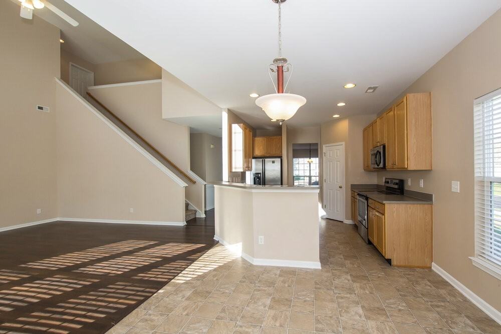 7205 Sandown Ct - Photo 5 of 19