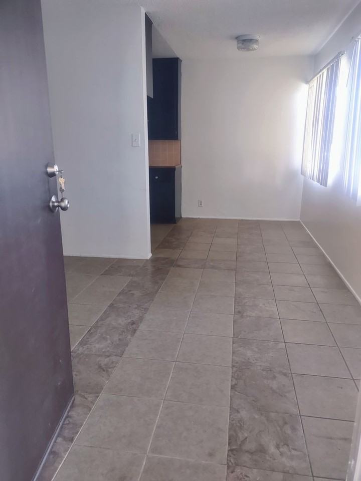 1118 West Fay Lane - Photo 2 of 15