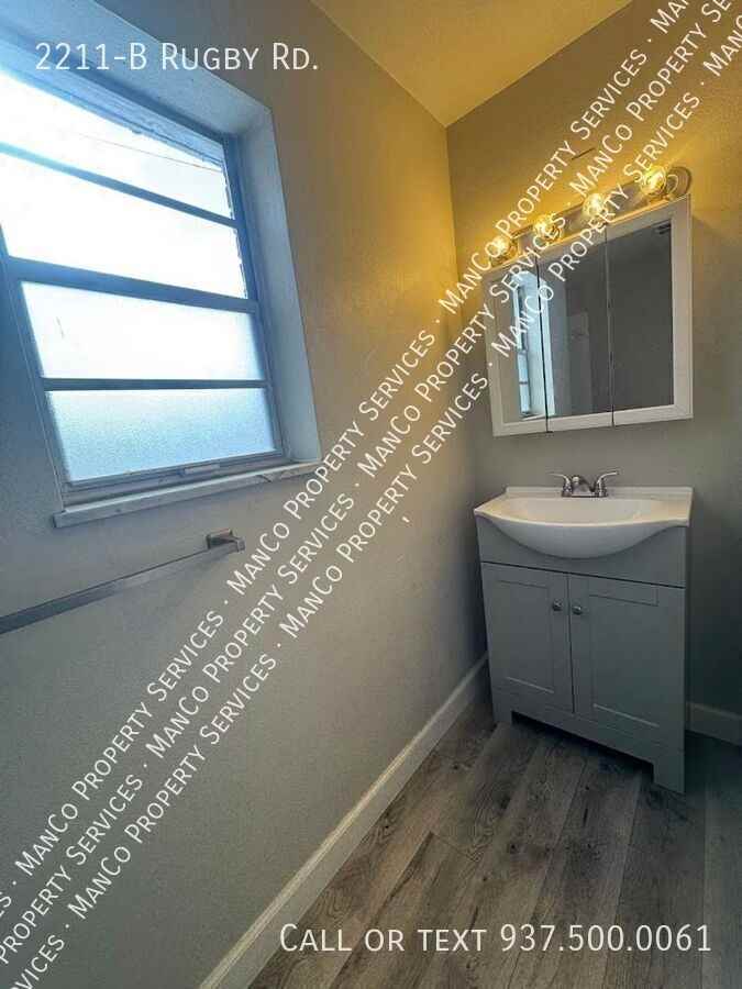 2211 Rugby Rd Apt B - Photo 3 of 11