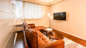 featured image of 1925 Nelson Street #002