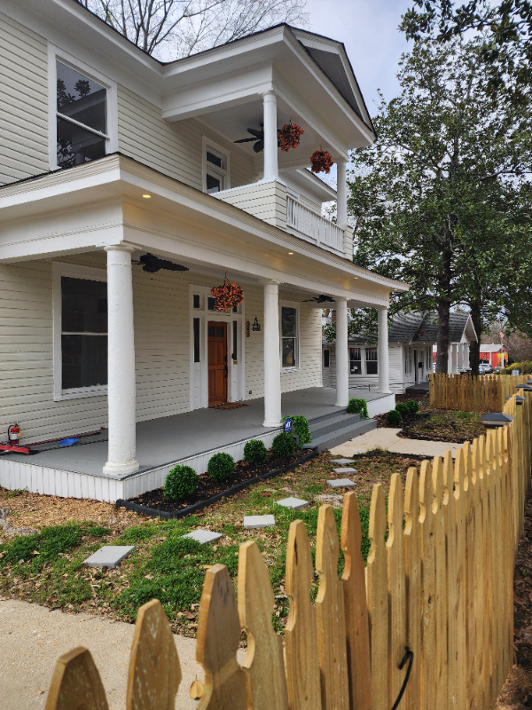 343 Adelle St - Photo 2 of 24