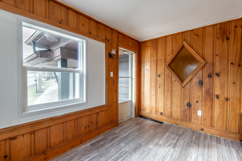 601 Riverview Dr - Photo 3 of 20