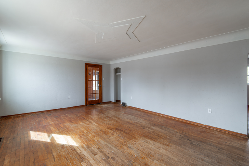 601 Riverview Dr - Photo 4 of 20