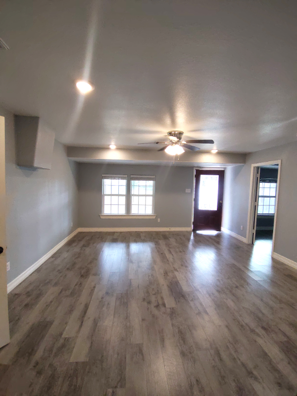 25745 Dulaney St - Photo 7 of 24