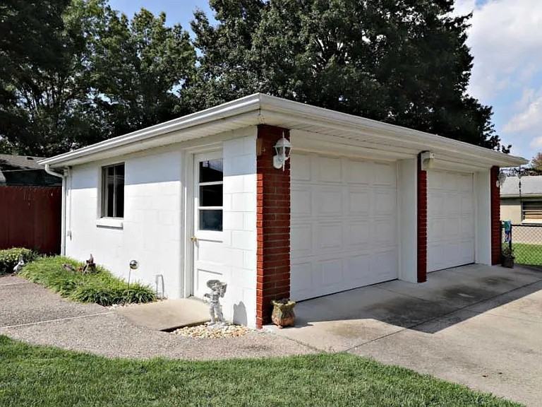 4410 Estate Dr - Photo 2 of 3