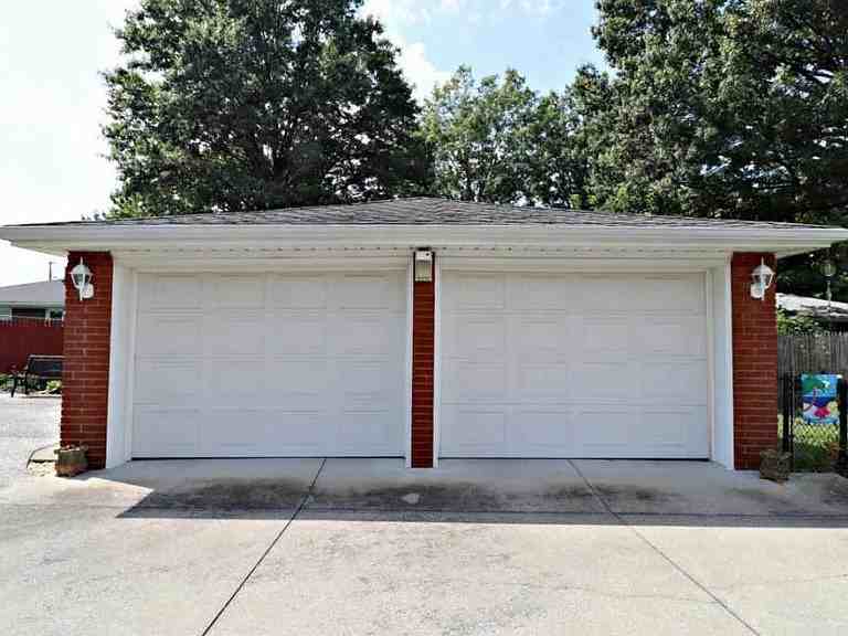 4410 Estate Dr - Photo 3 of 3