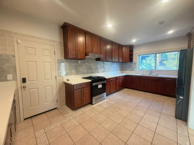 736 Ulili St - Photo 4 of 15