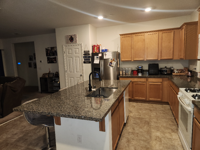 2215 S Vista St - Photo 2 of 6