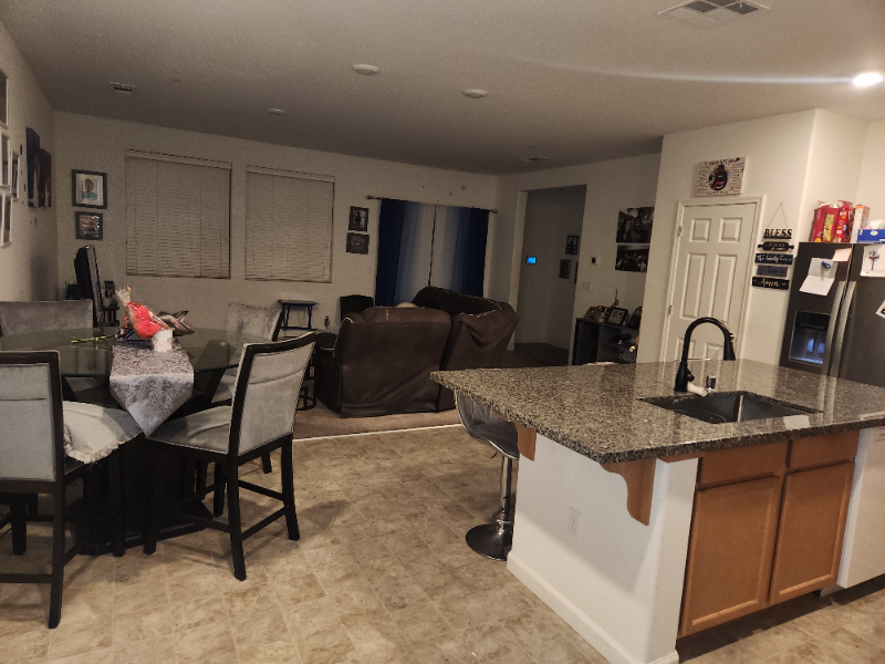 2215 S Vista St - Photo 4 of 6