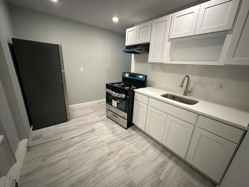 1150 Mary St #2L - Photo 2 of 8