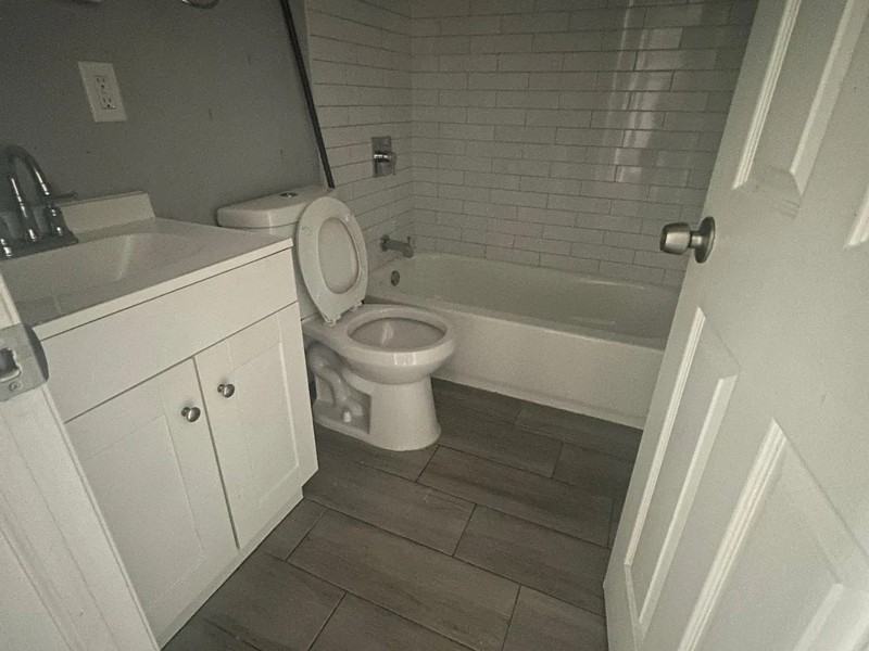 1150 Mary St #2L - Photo 4 of 8