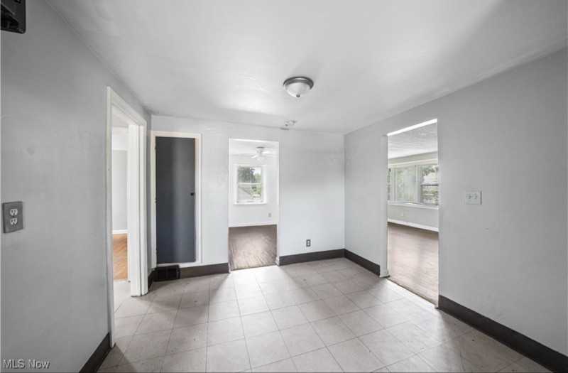 1369 Adelaide Ave Se #2 - Photo 3 of 9