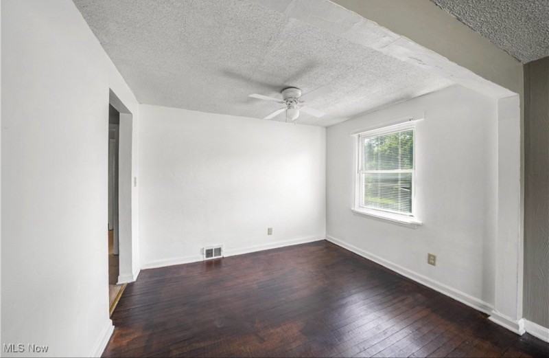 1369 Adelaide Ave Se #2 - Photo 5 of 9