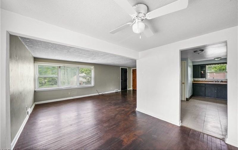 1369 Adelaide Ave Se #2 - Photo 6 of 9