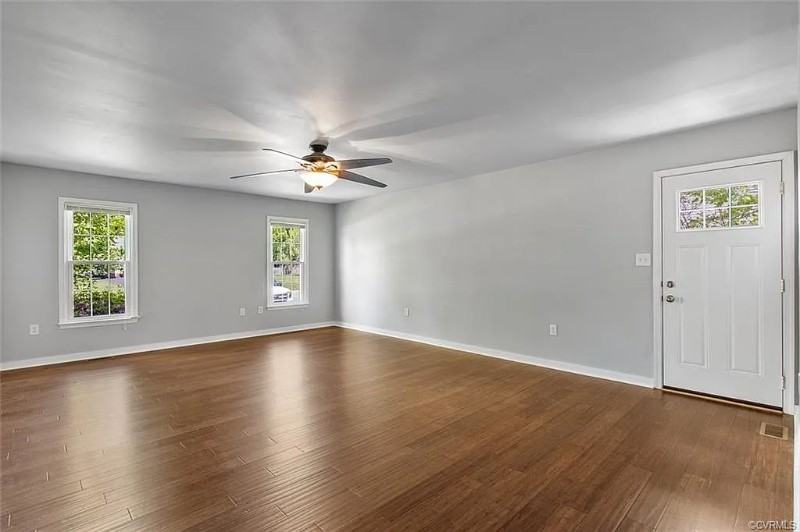 8025 Secretariat Dr - Photo 5 of 18