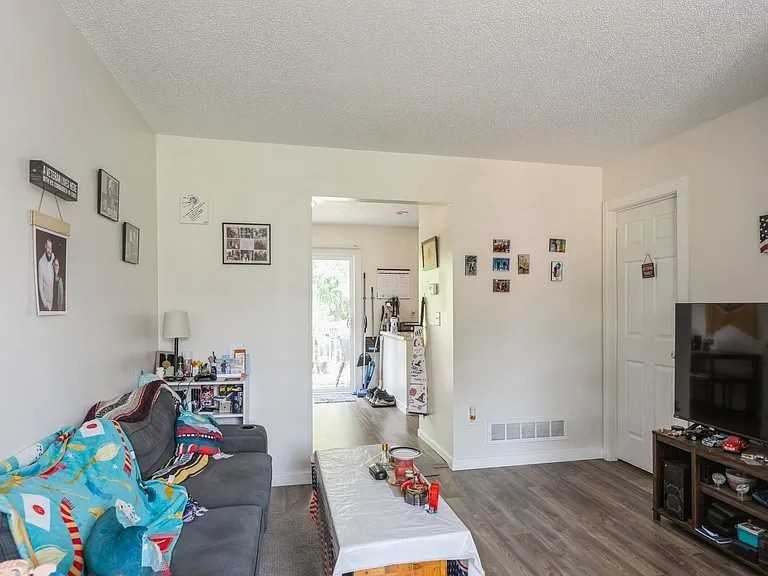 1012 W 1st Ave - Photo 3 of 16